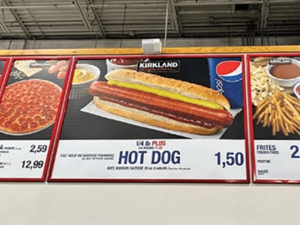 Un panneau de menu de Costco affichant son hot-dog à 1,50 $.